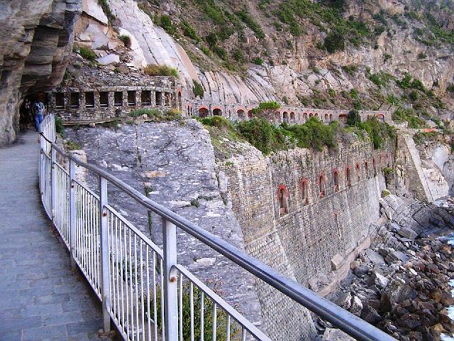 P6181656.JPG - The way between Manarola and Riomaggiore (aka the Path of Love)